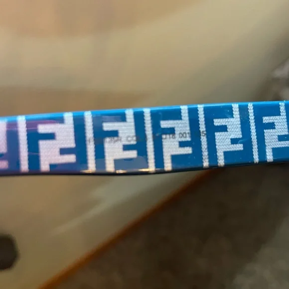 Fendi sunglasses No case - Picture 6 of 6